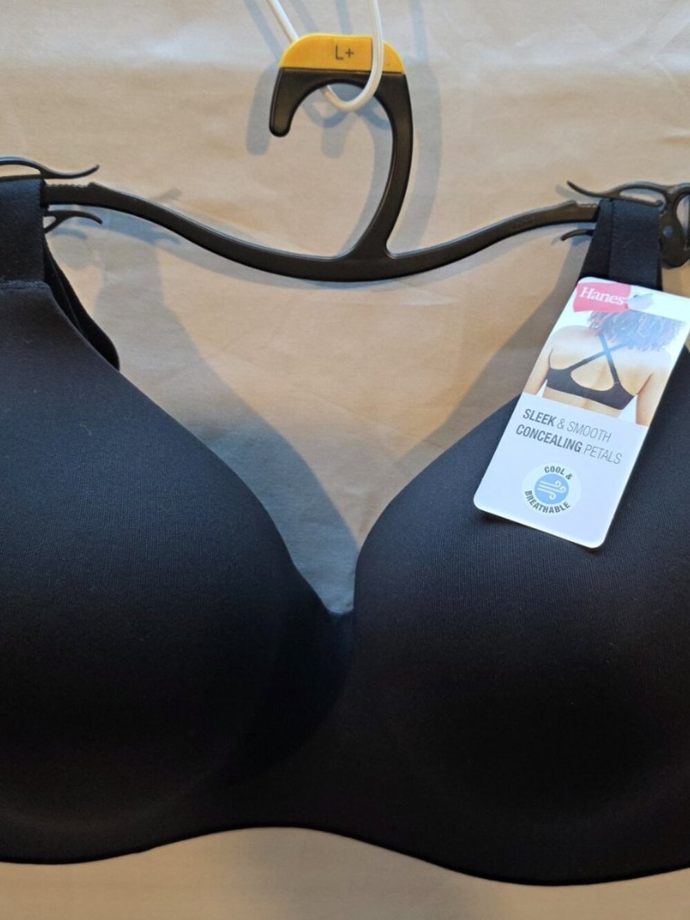 *Hanes Women's Concealing Petals Wireless Bra with Convertible Straps*